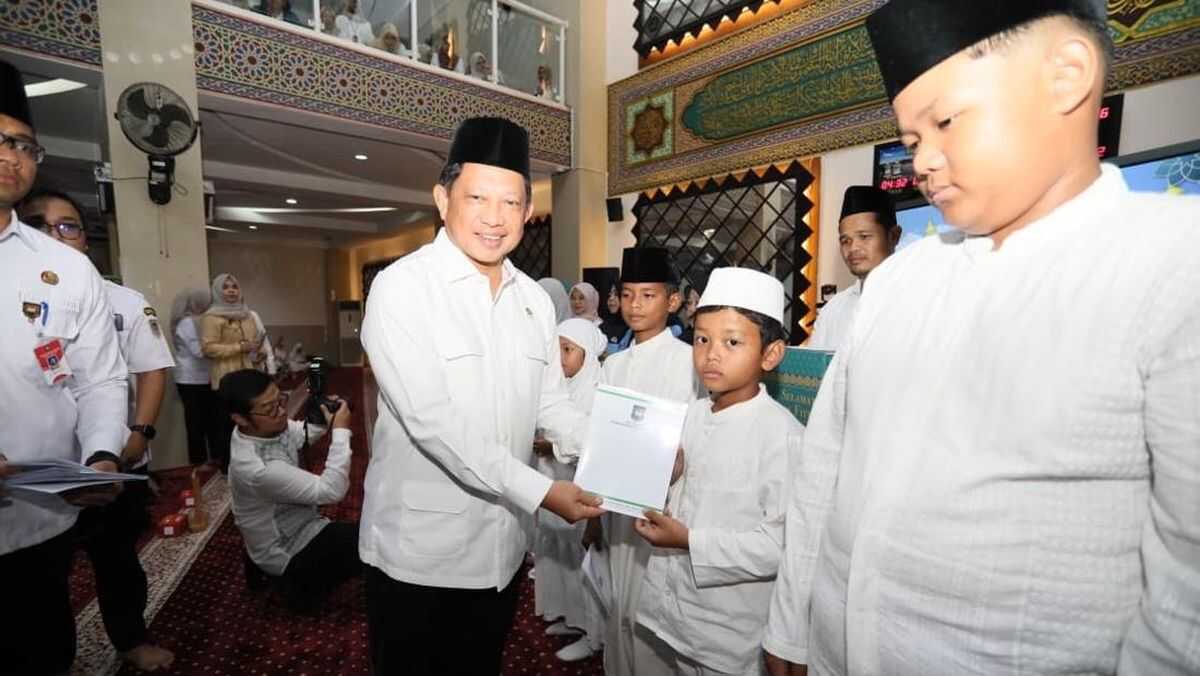 Fostering Ties, the Ministry of Home Affairs Holds Iftar and Aids Orphans