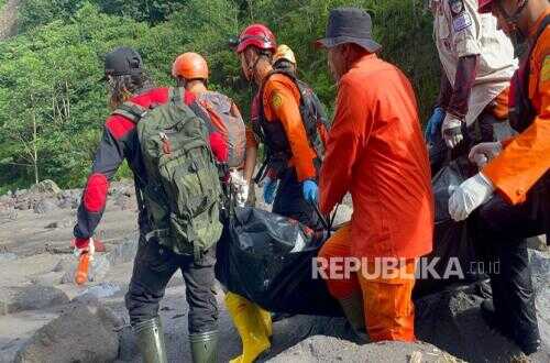 Two of four missing sand miners swept away by Merapi's cold lava flow have been found dead