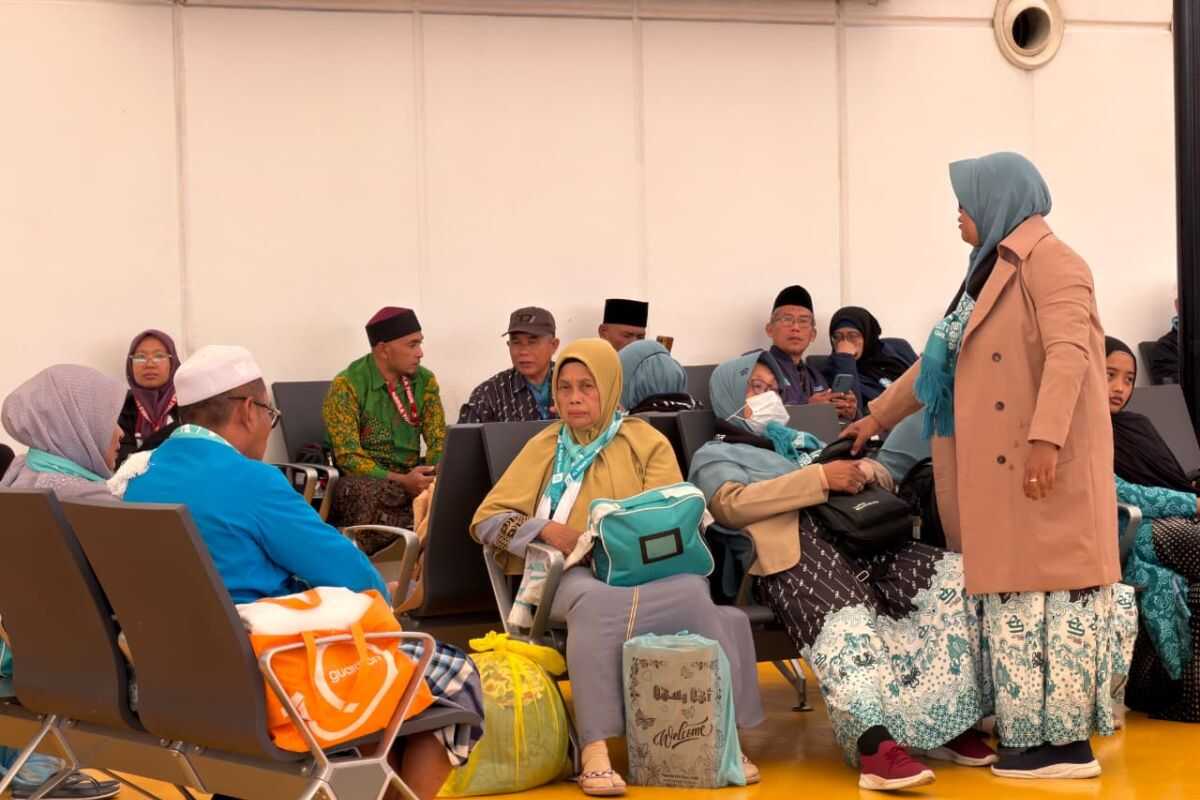Gradually Returning Home, 10,060 Umrah Pilgrims Have Returned to Indonesia