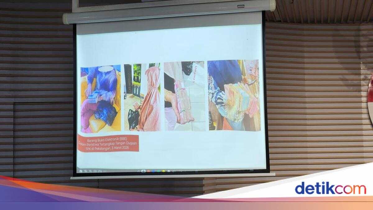 Stacks of Cash to Be Handed to Pekalongan Regent Suspect Fadia