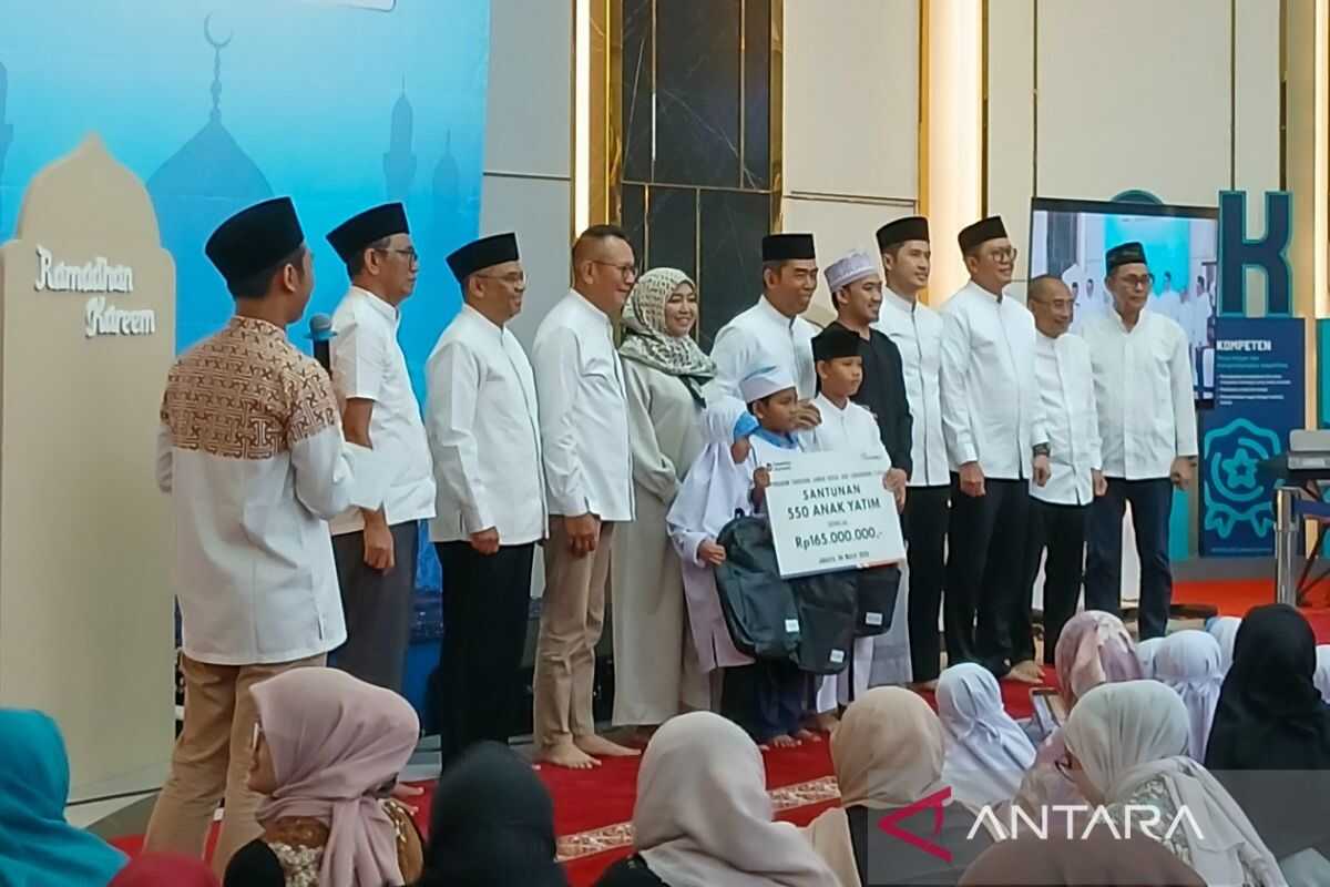 Askrindo donates Rp550 million to orphans during Ramadan