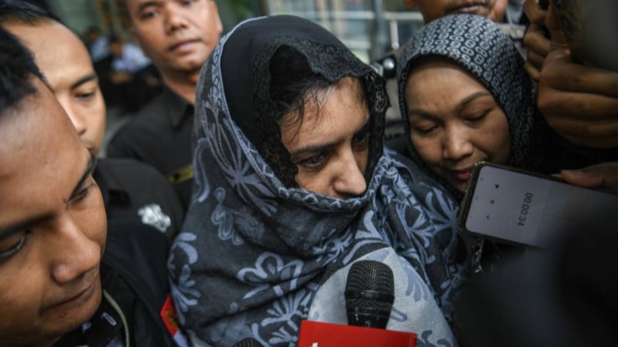 Here's the modus operandi of Pekalongan Regent Fadia Arafiq's corruption: turning a family-owned company into a vendor of outsourcing services