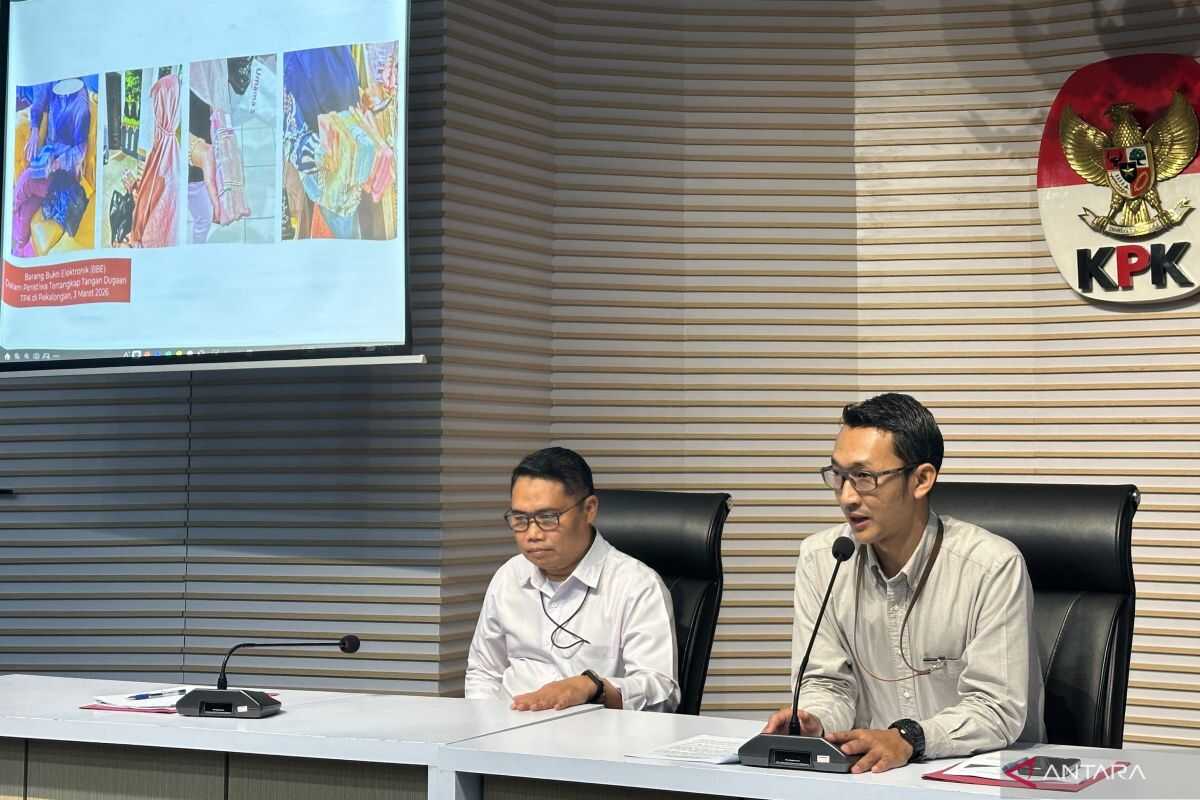 KPK reveals husband and son of Fadia Arafiq received Rp13.7 billion in corruption proceeds