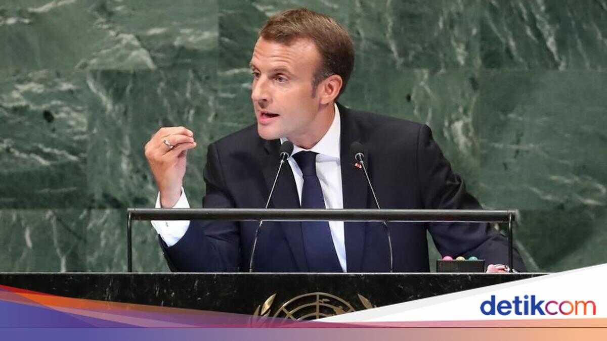 Macron orders aircraft carrier to move to the Middle East