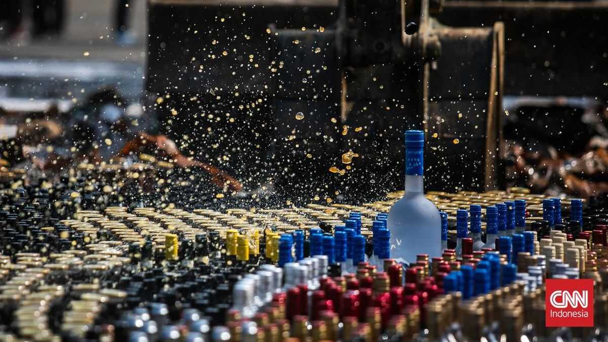 Restaurant in Surabaya sanctioned for selling alcohol during Ramadan