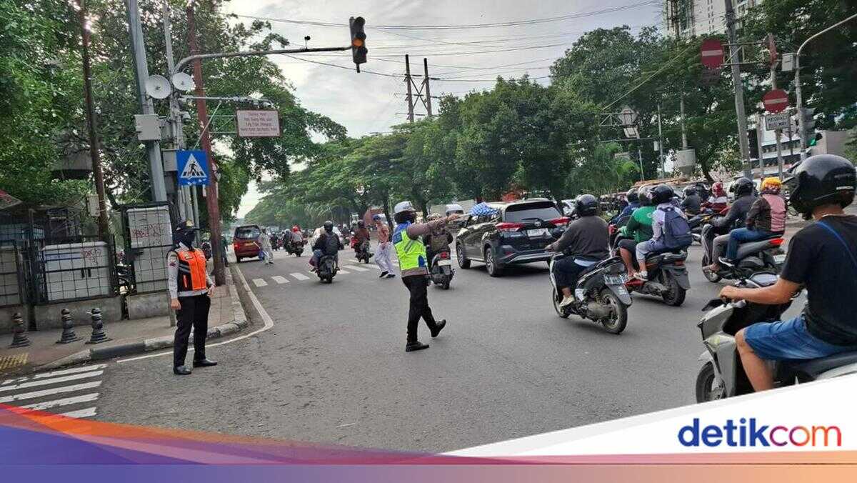 Traffic Congestion Points on Jakarta's Arterial Roads This Morning