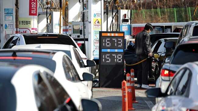 Panic Buying of Fuel Has Begun Worldwide, Here Is the Evidence