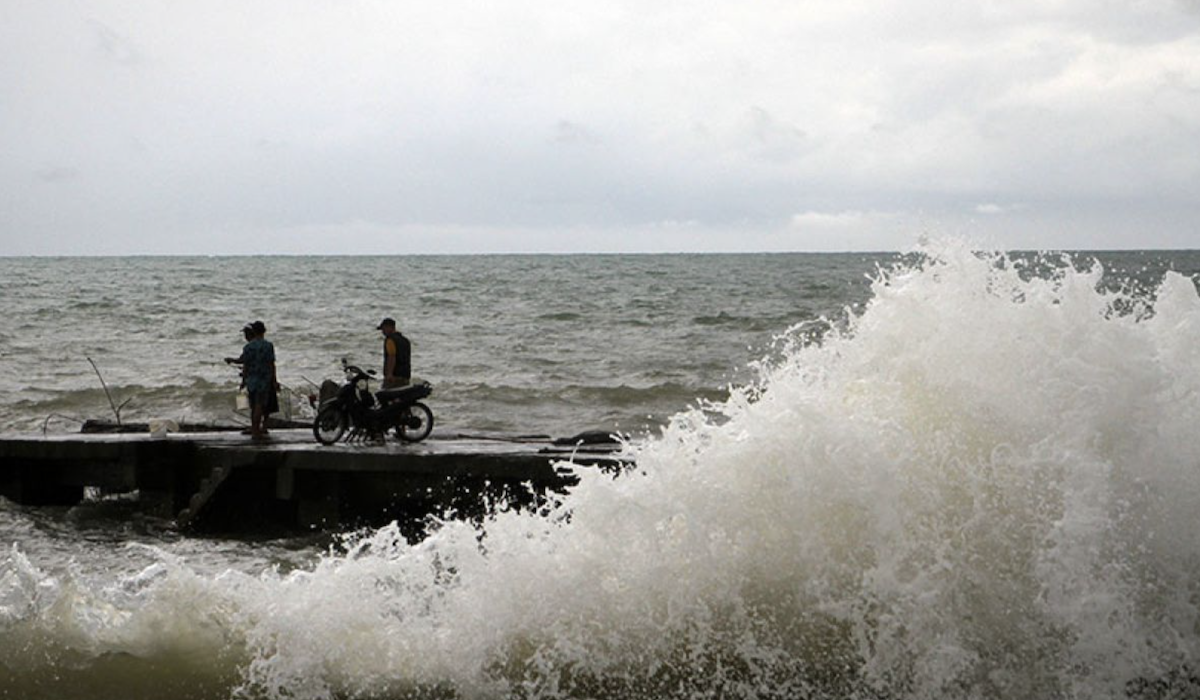 NTB Weather Forecast Thursday 5 March 2026: 6-Metre Waves Loom, BMKG Declares Red Zone Status