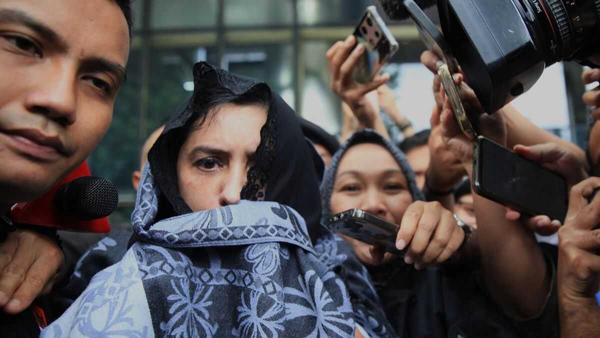 Why the KPK Has Not Yet Snared the Pekalongan Regent's Husband and Son