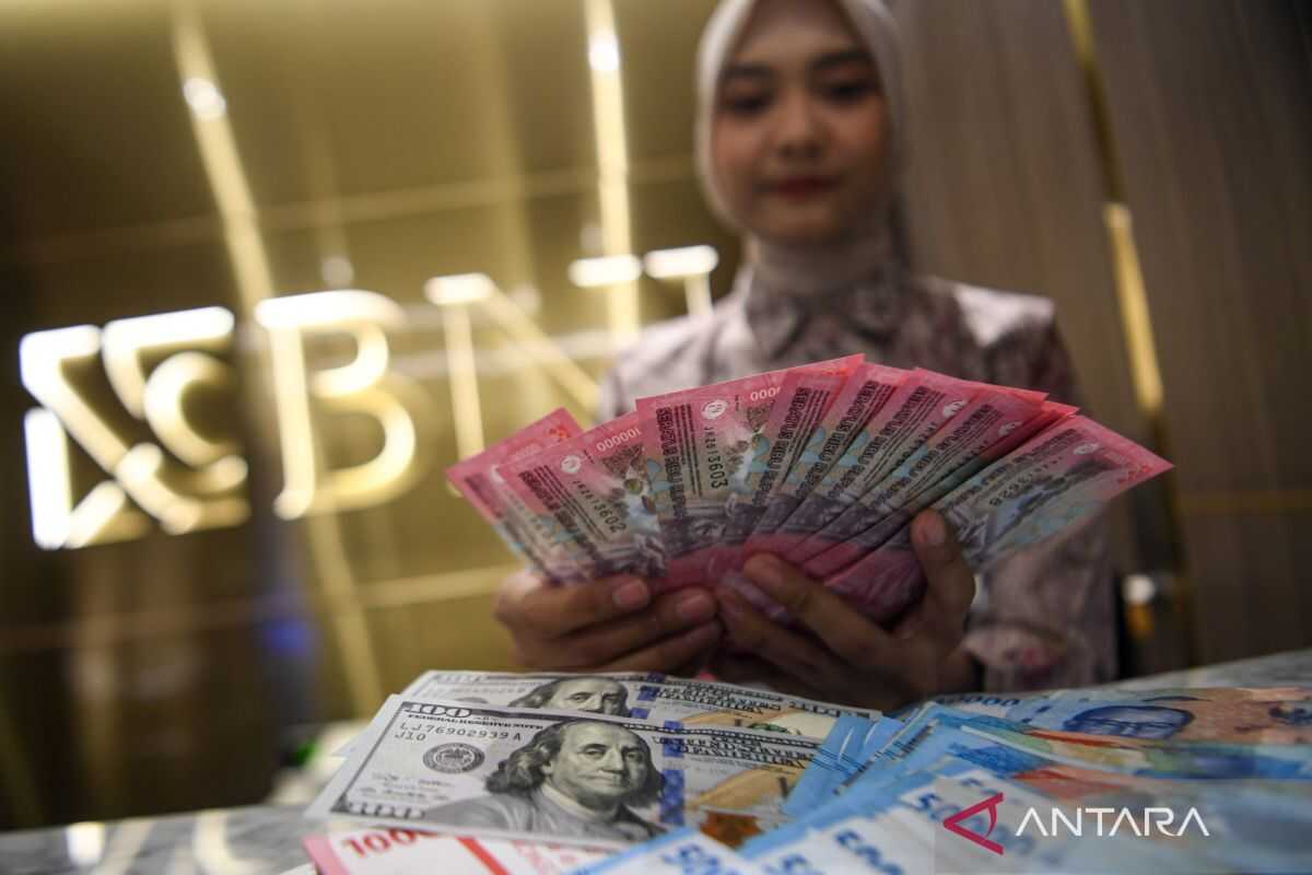 Rupiah weakens as ongoing uncertainty in the Middle East persists