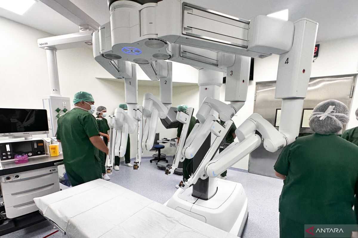 A Look at Three Advanced Robots for Patient Surgery