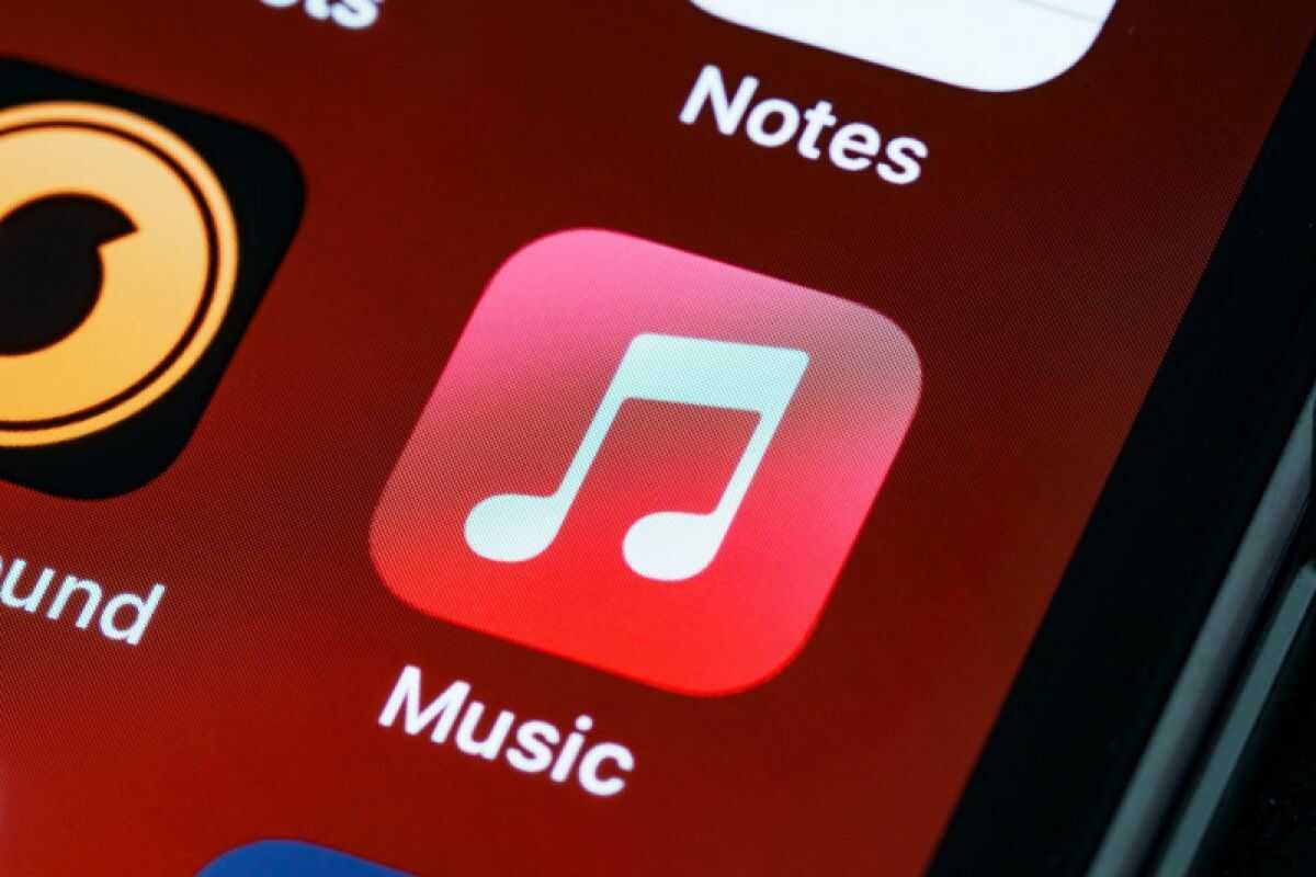 Apple Music to Introduce Transparency Markers to Distinguish AI-Generated Music