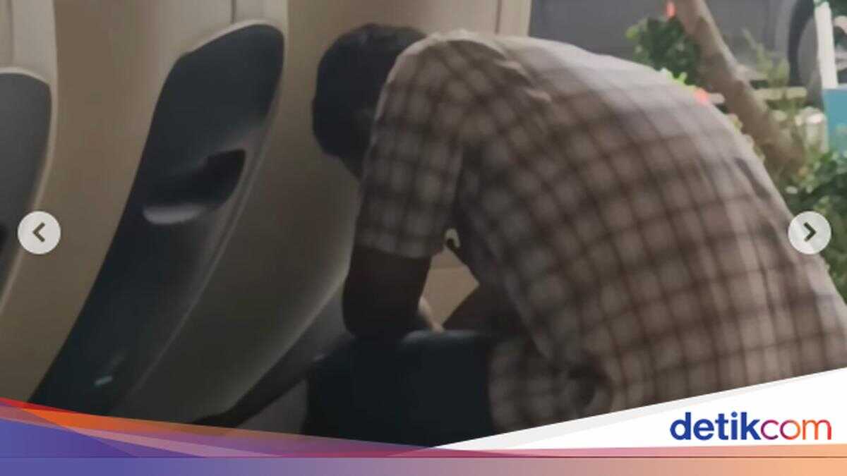 Viral video shows massage-chair attendant at Gubeng Station crying after being accused of stealing a gold bracelet