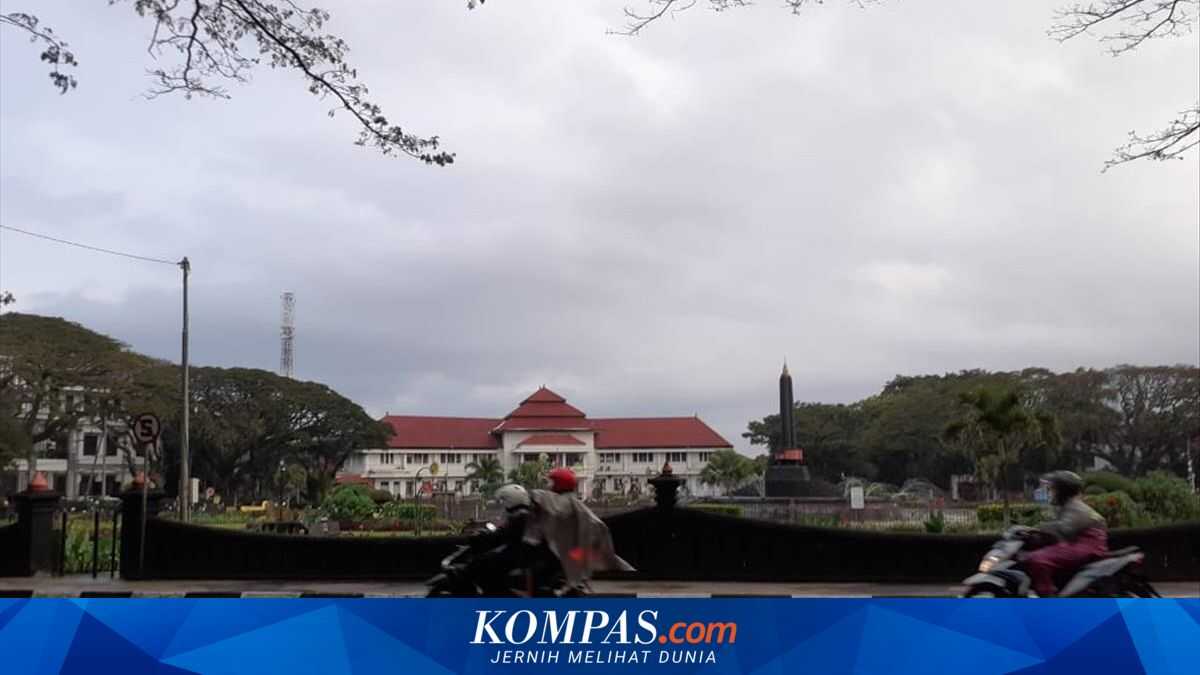 Light drizzle proves more hazardous for motorcycle riders.