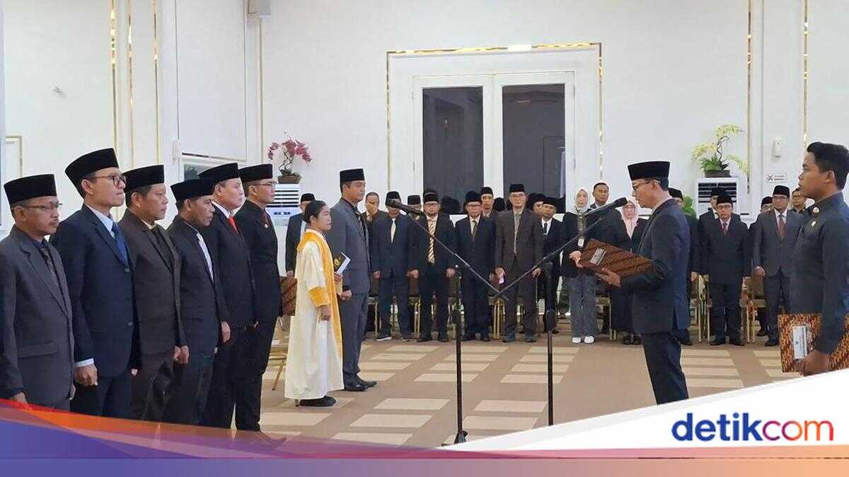 Tense atmosphere as Mohan swears in nine Echelon II officials of the Mataram City Government