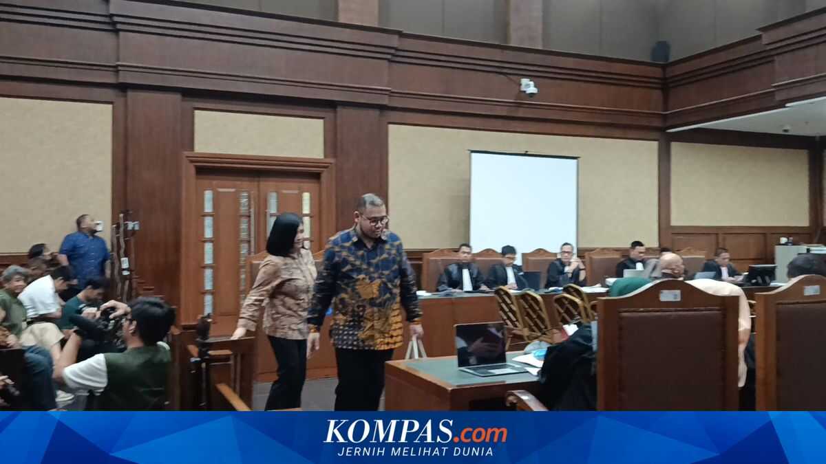 Fiona Handayani and Ibrahim Arief Testify as Witnesses in Nadiem Makarim Trial