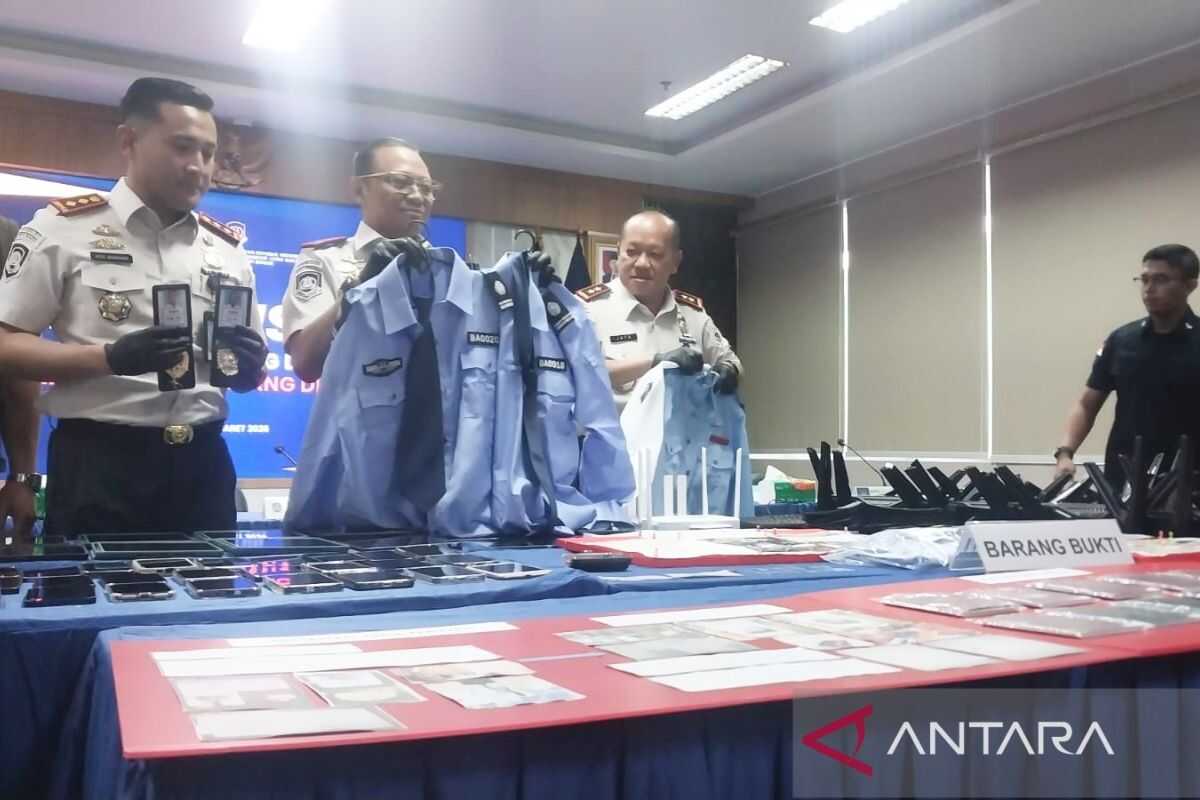 Indonesian Immigration arrests 13 Japanese nationals in scam raid