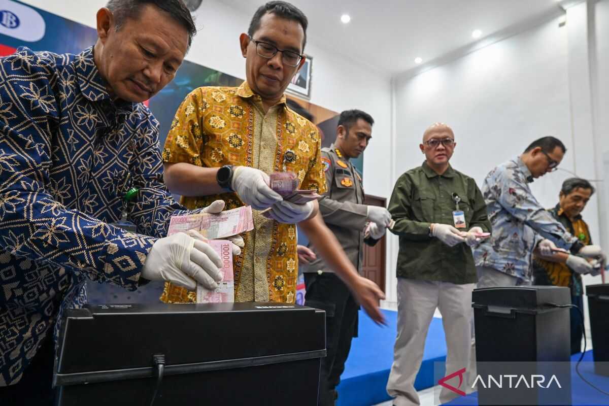 Bank Indonesia destroys counterfeit Rupiah banknotes in Palu