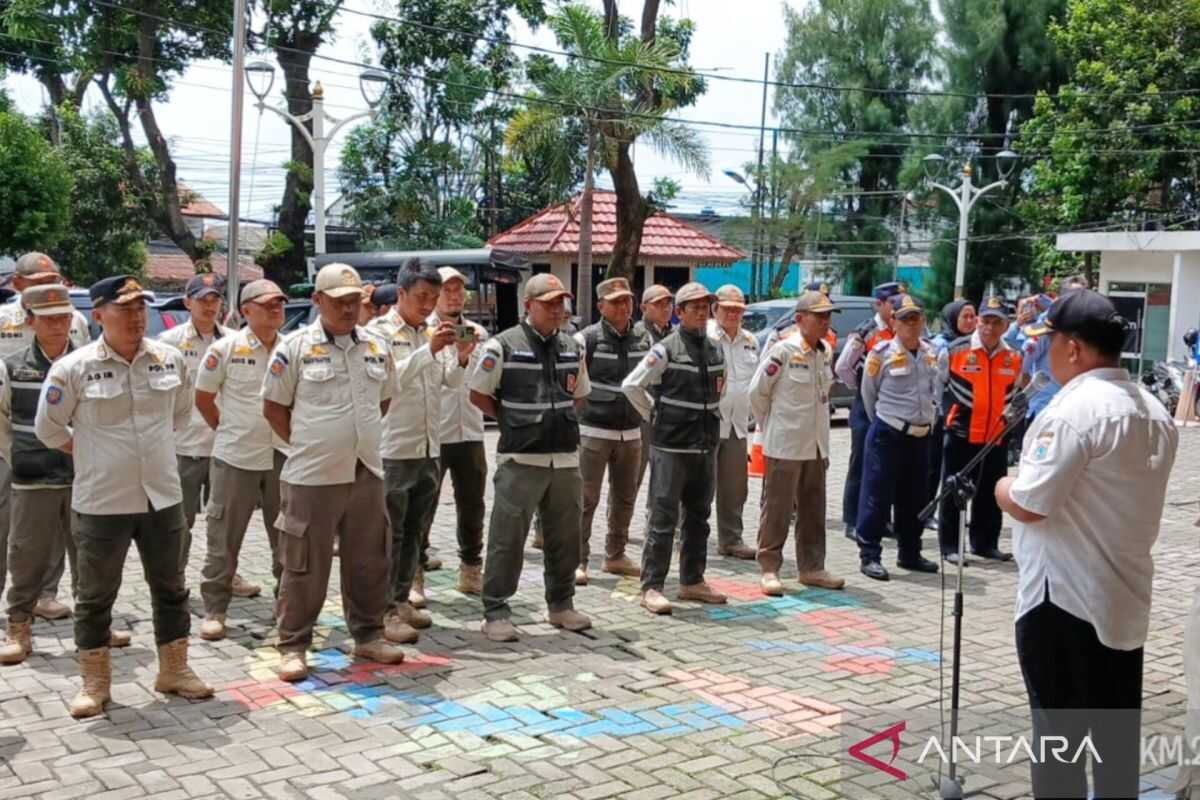 Satpol PP bans extortion of street vendors during Ramadan