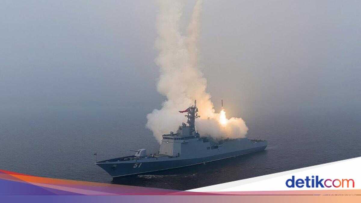 Middle East Ablaze as Kim Jong Un Oversees North Korea Warship Test