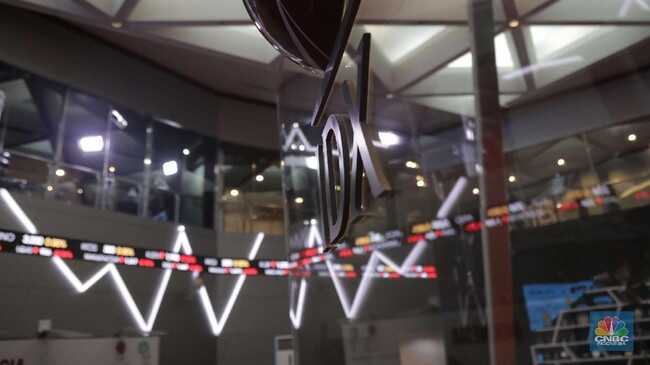 Foreign Investors Dump Energy Stocks, But Quietly Accumulate These Shares