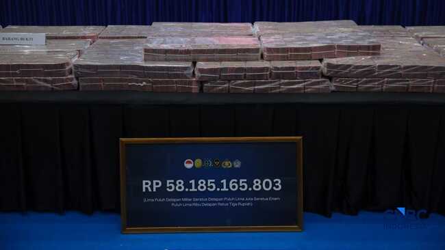 Cash Pile From Online Gambling Seizure Displayed by State