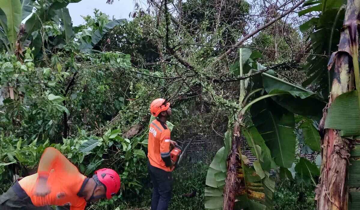 Banyumas Hit by Extreme Weather, Dozens of Villages Affected