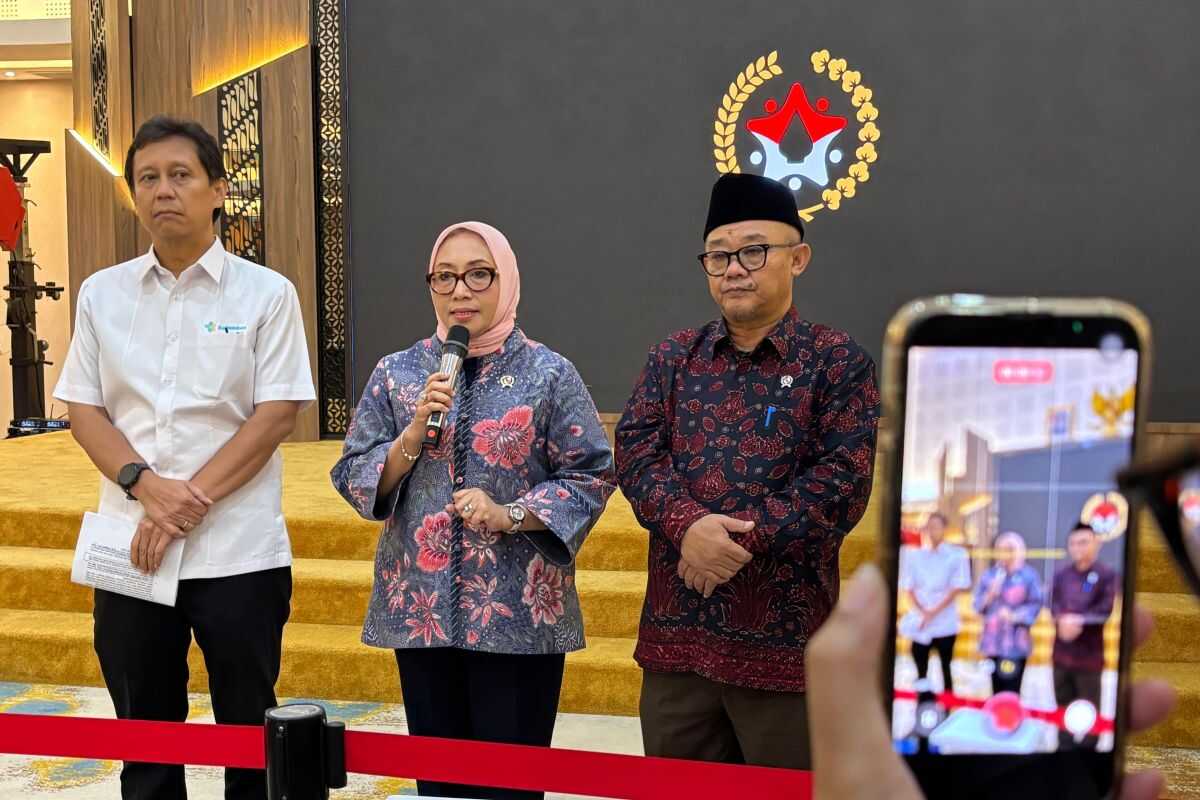 Health Minister urges that child mental health issues be addressed within the family