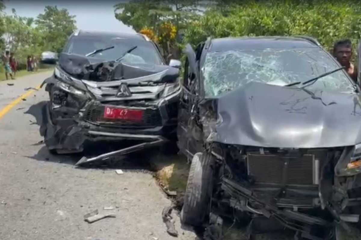 Convoy of Southeast Sulawesi provincial government officials involved in accident en route to Baubau
