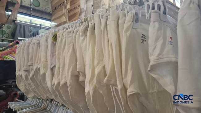 Branded Bras and Used Imported Underwear Snapped Up at Pasar Senen