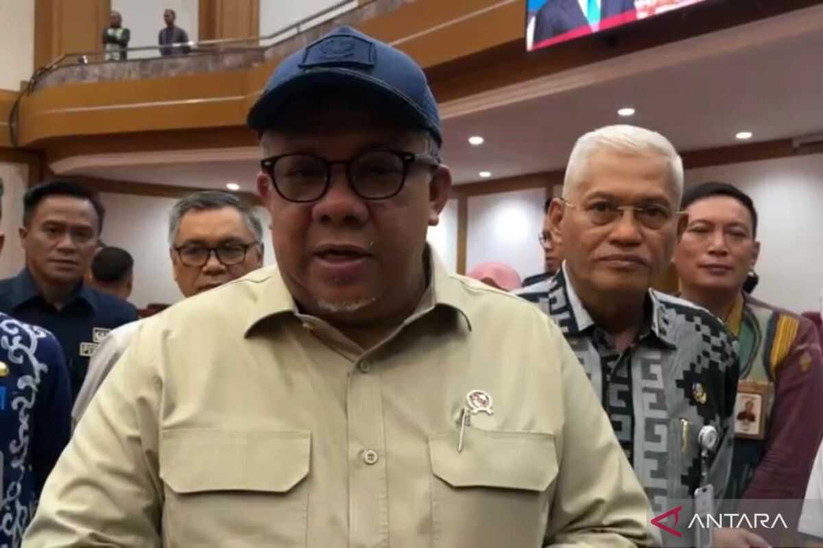 Deputy Minister for Housing and Settlement urges Southeast Sulawesi to push mining firms downstream into tourism