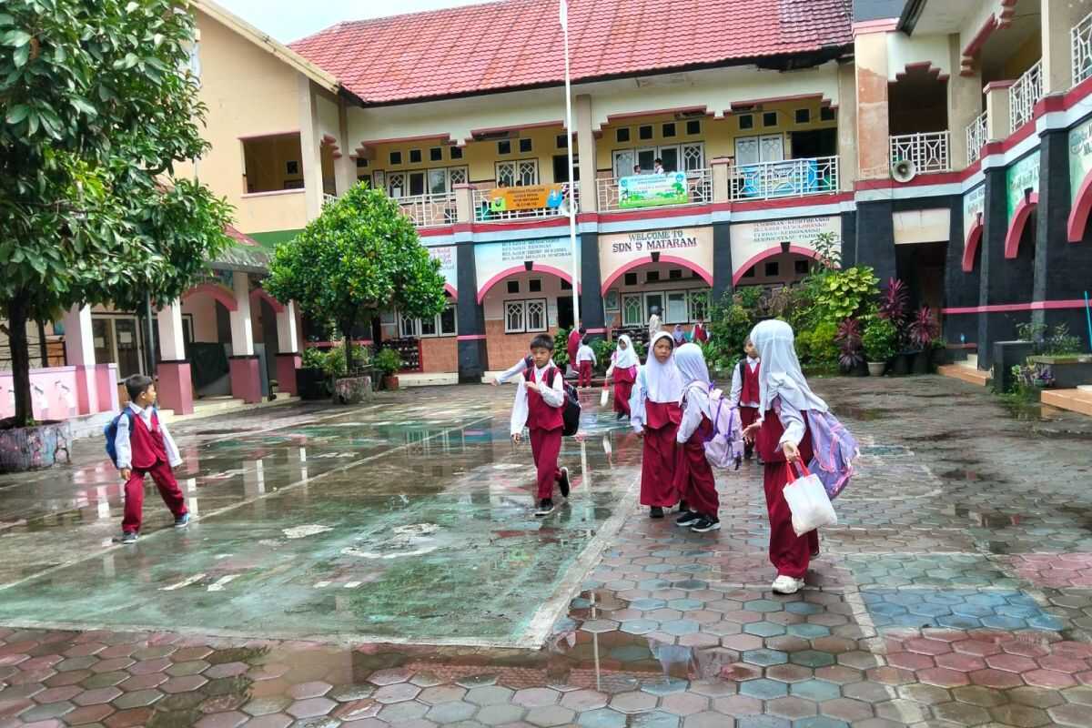 Mataram City Government prepares regulation for a five-day school week