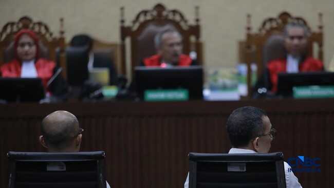 When Business Risk Fights Against the Assumption of State Losses