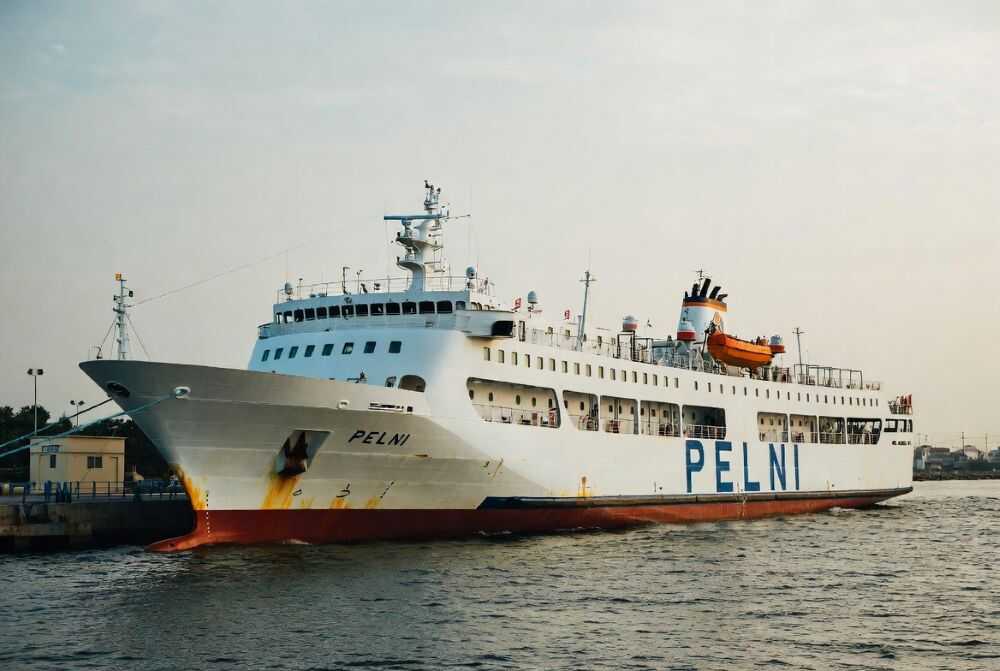 A Pelni passenger vessel berths at port as Pelni becomes operator of the Lebaran 2026 free mudik programme for Batam residents