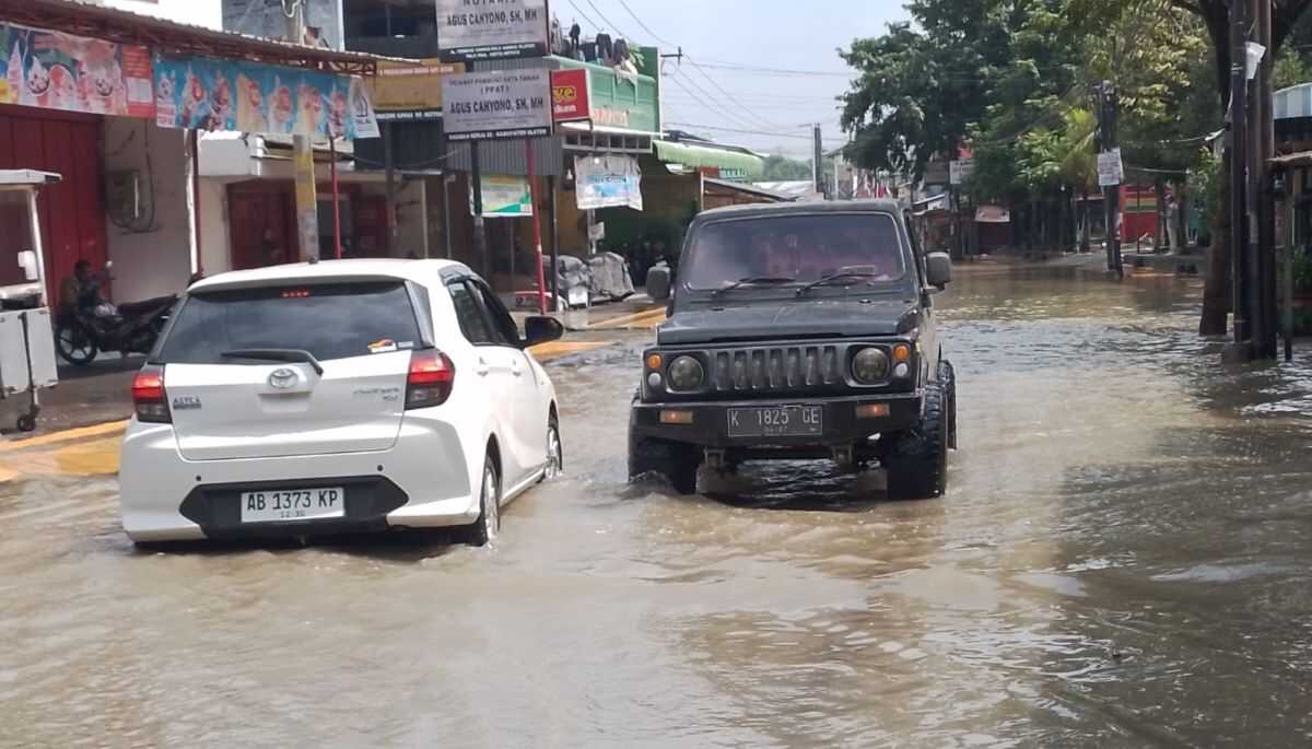 Dengkeng River Floods, Forcing Hundreds of Cawas Residents in Klaten to Evacuate