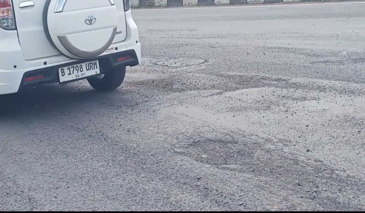 Purwakarta Mudik Route Riddled with Potholes, Similar to Cikopo