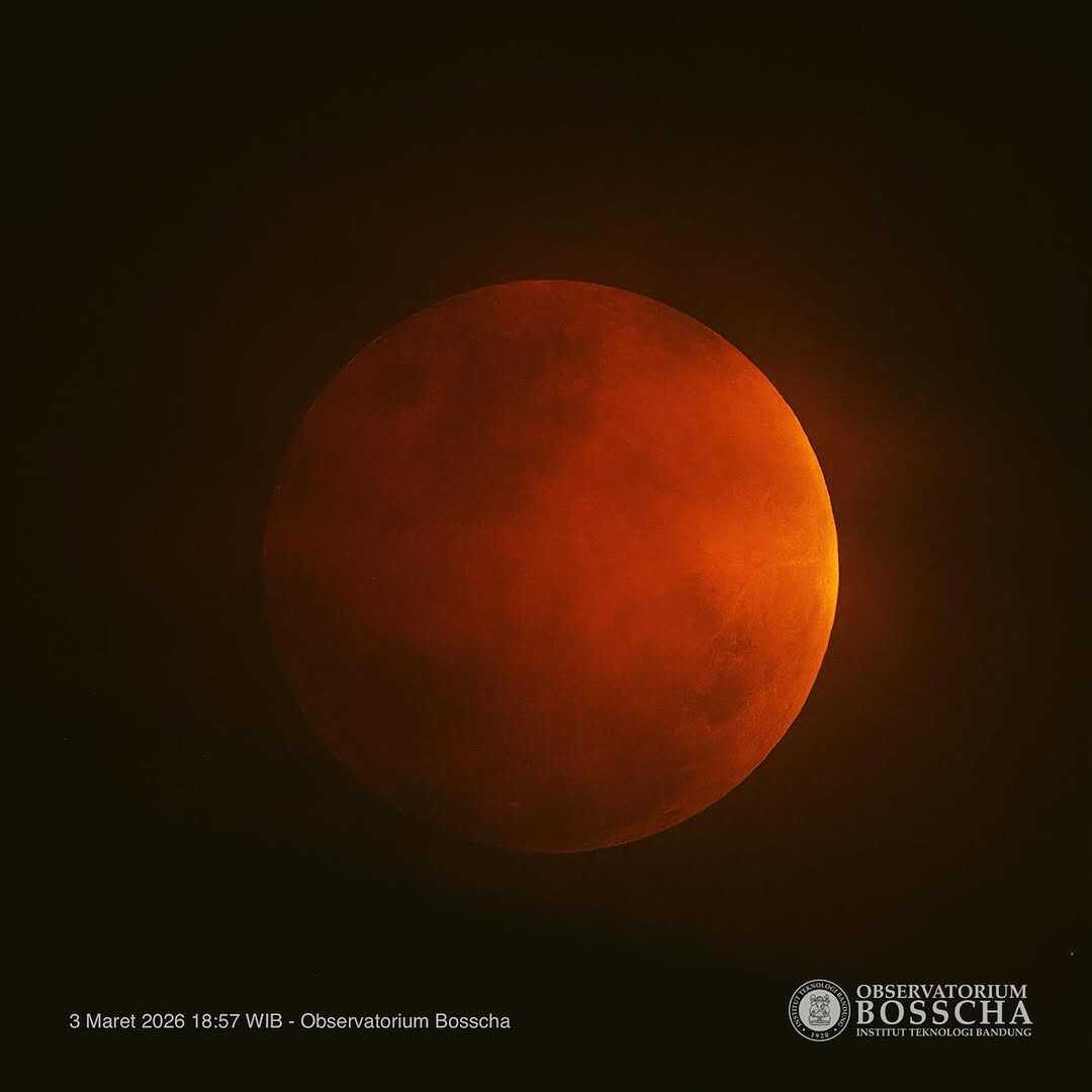 Viewing the Total Lunar Eclipse with ITB's Bosscha Observatory