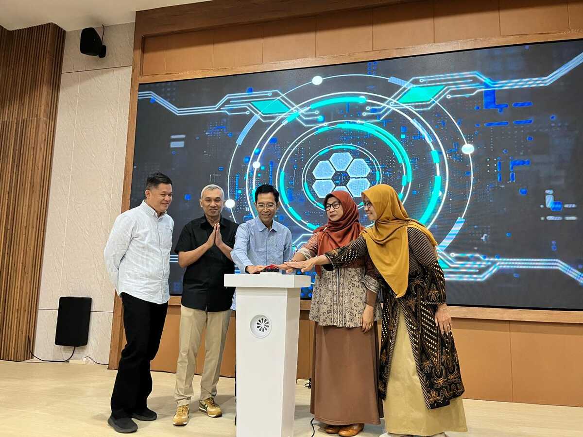 ULBI Launches Employment Bond Programme, 90 Graduates Immediately Employed by PT Pos Indonesia