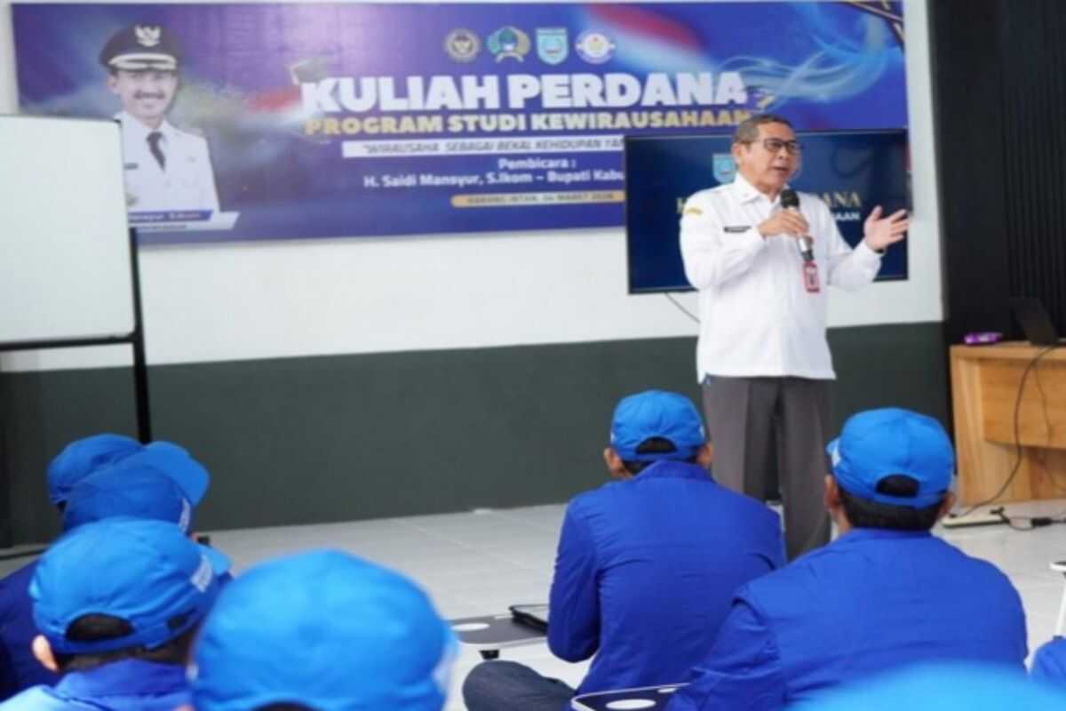 Dozens of inmates at Karang Intan Prison undertake entrepreneurship studies