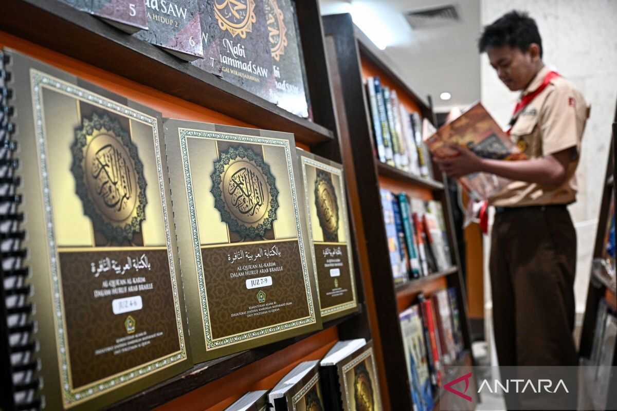Lawmakers Urge Evaluation of the Book-Publishing System to Ensure Affordable Prices
