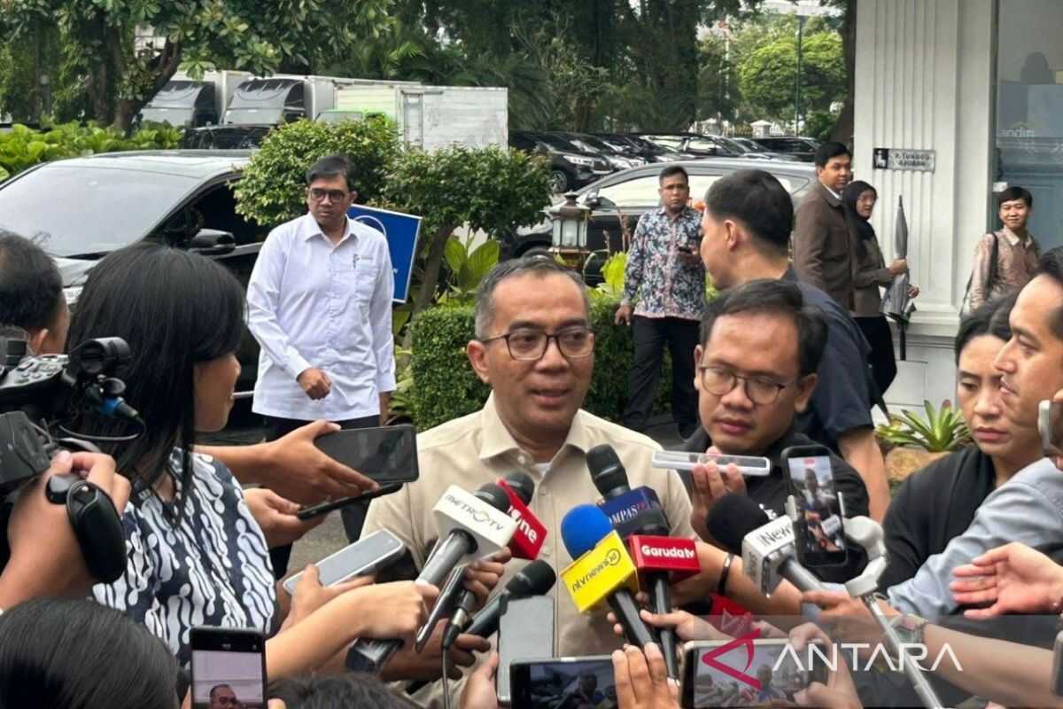 Prabowo Urges Universities to Accelerate Solar Power and Electric Vehicle Development