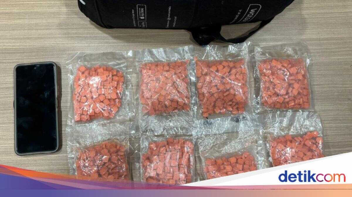 Man in Cililitan, East Jakarta Arrested by Police While About to Sell 2,000 Ecstasy Tablets