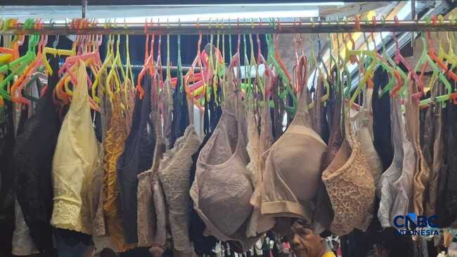 Imported Second-Hand Bras and Underwear in High Demand at Pasar Senen Market, Prices Revealed