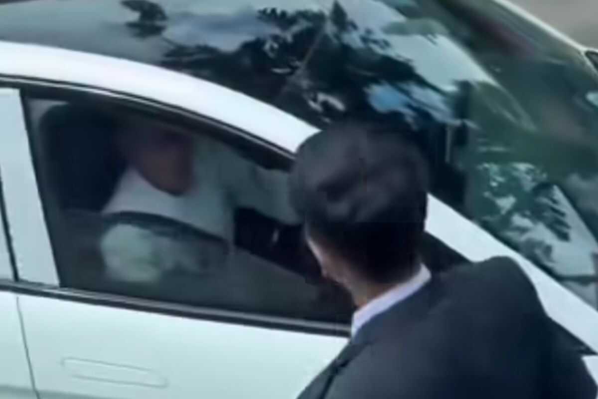 Transjakarta explains row involving a BRT driver and electric-car owner