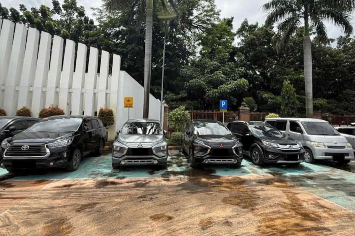 KPK Seizes Five Cars Linked to Corruption Case at the Directorate General of Customs and Excise, Ministry of Finance