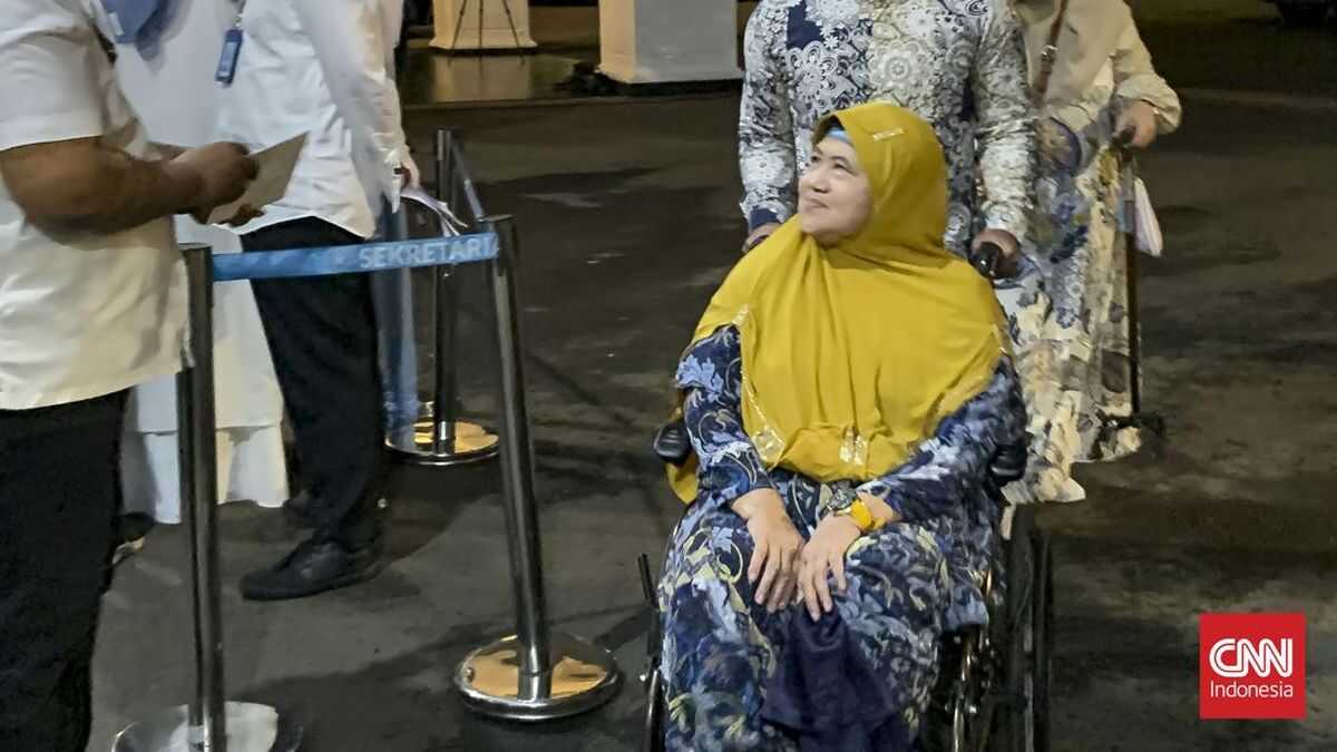 Mamah Dedeh and Buya Yahya Arrive to Meet Prabowo at the Presidential Palace