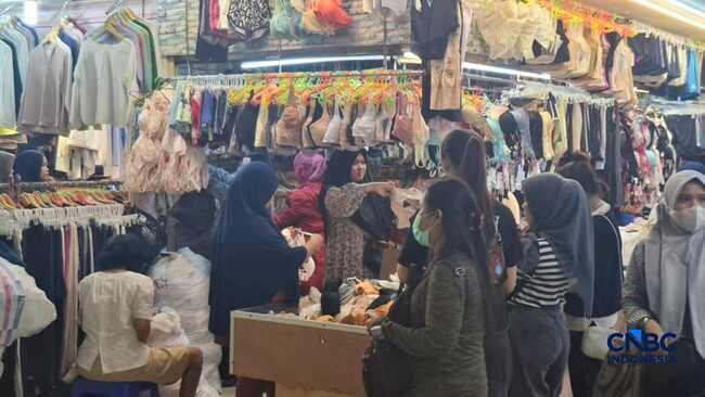 Indonesian Residents Flock to Used Imported Bras and Underwear; Trade Minister Speaks Out