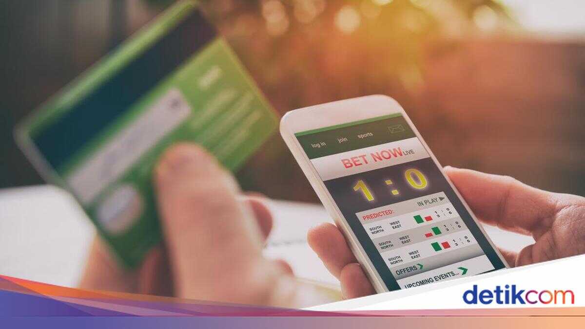 QR Code Sticker Used in Online Gambling Scam in South Jakarta, Allowing Auto-Deposit