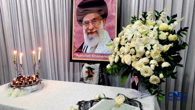 Iranian Embassy Holds Joint Prayer to Remember Ayatollah Ali Khamenei