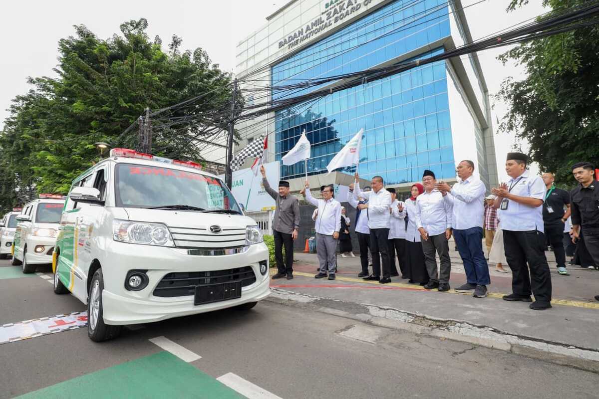 Baznas Distributes Five Ambulances and 13,751 Ramadan Happiness Packages to Underserved Communities